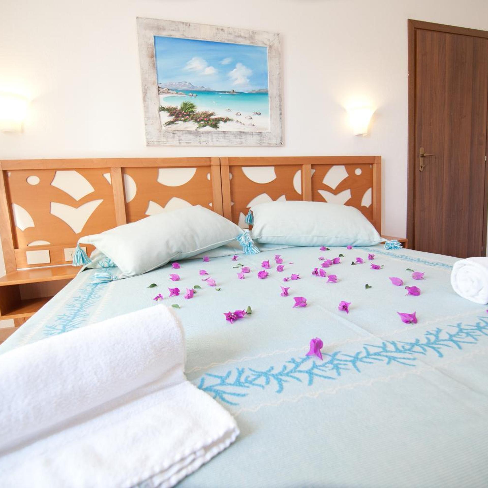 Room, Double Bed, Club Esse Gallura Beach Village 7/10