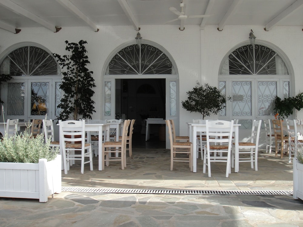 Paradisos Hotel 32/50