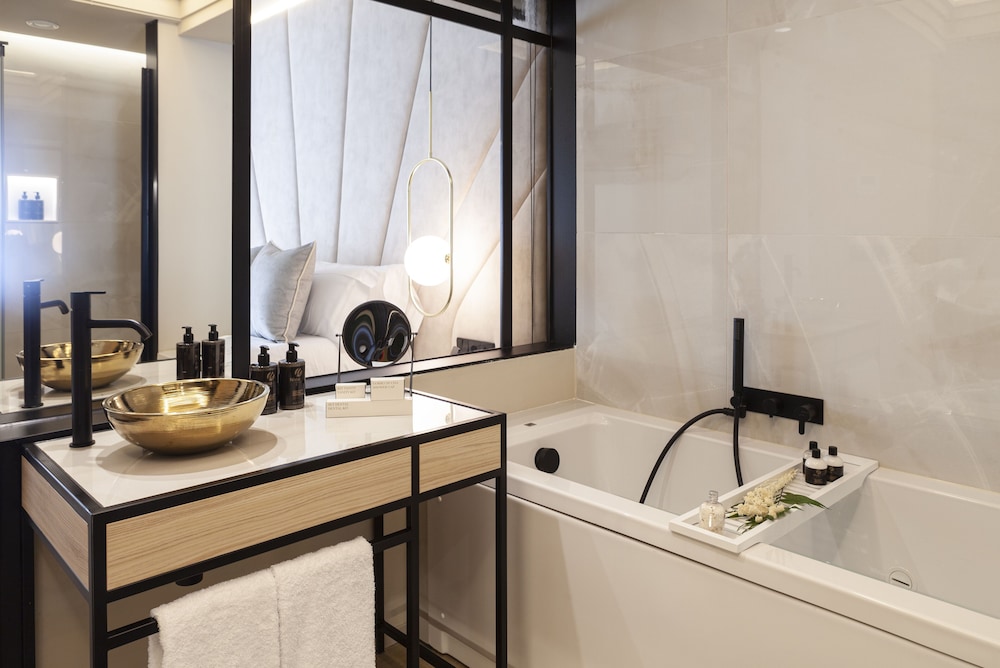 Nivia Born Boutique Hotel 32/36