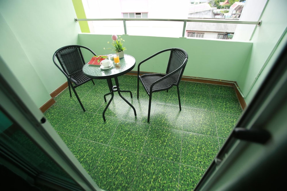 Lucky Green View 33/50