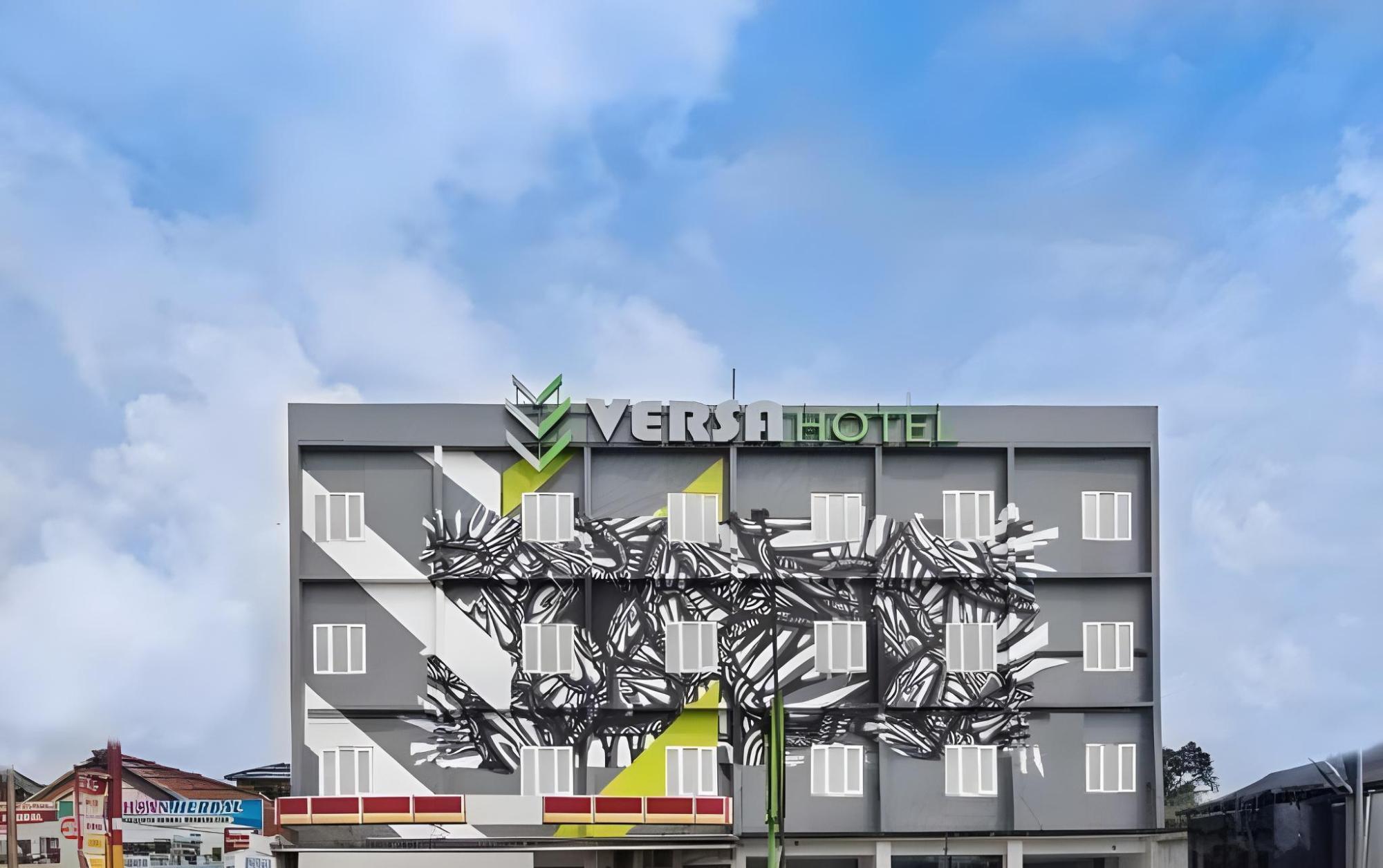 Versa Hotel Bekasi 3/23