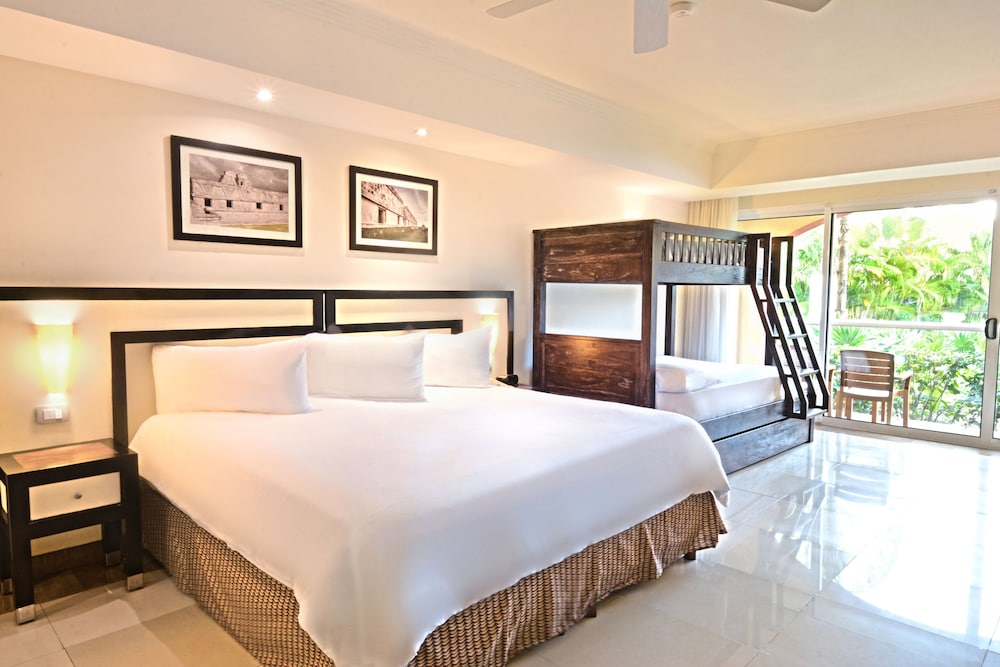 RIVIERA, JUNIOR SUITE, FAMILY, KING BED