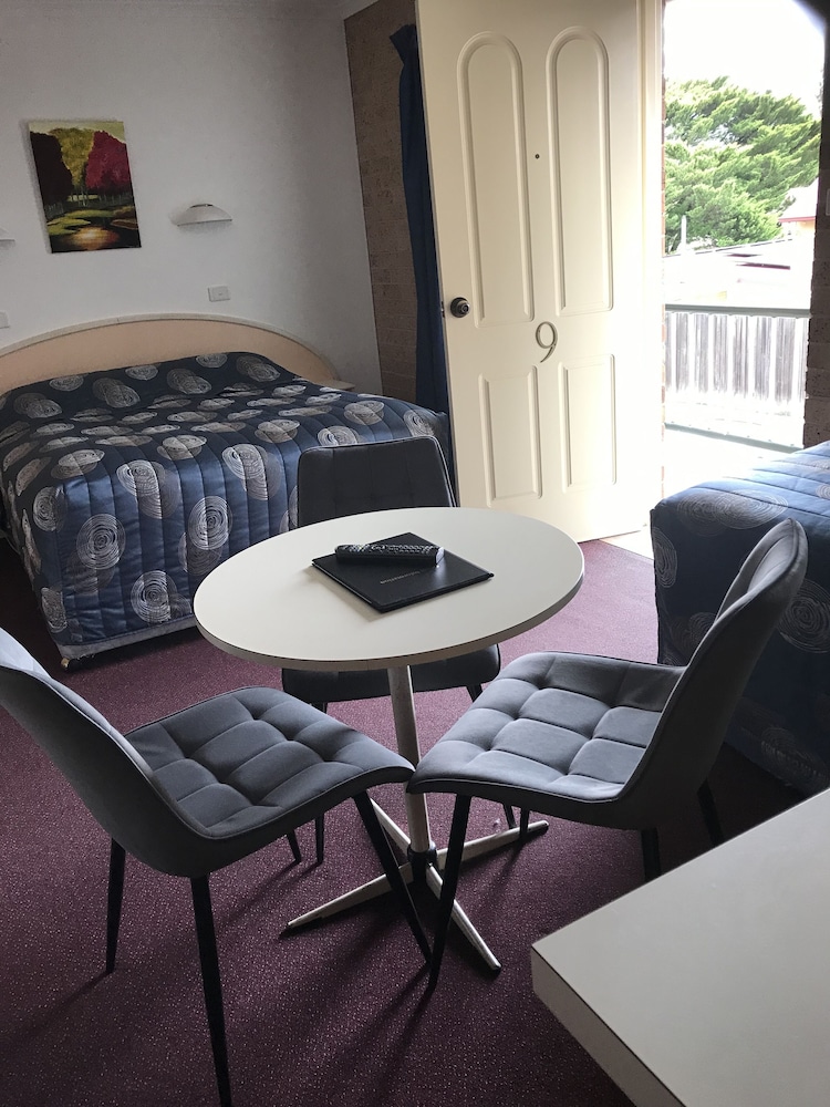 Cedar Lodge Motel 41/49
