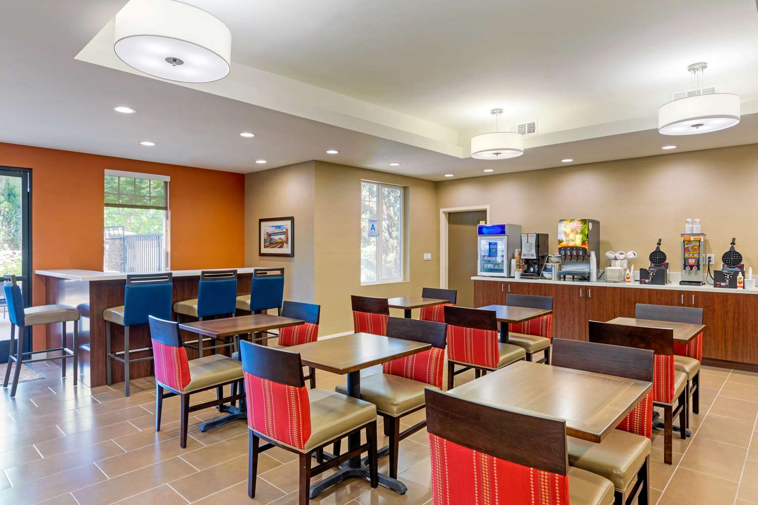 Comfort Inn & Suites Near Ontario Airport, CA 8/19