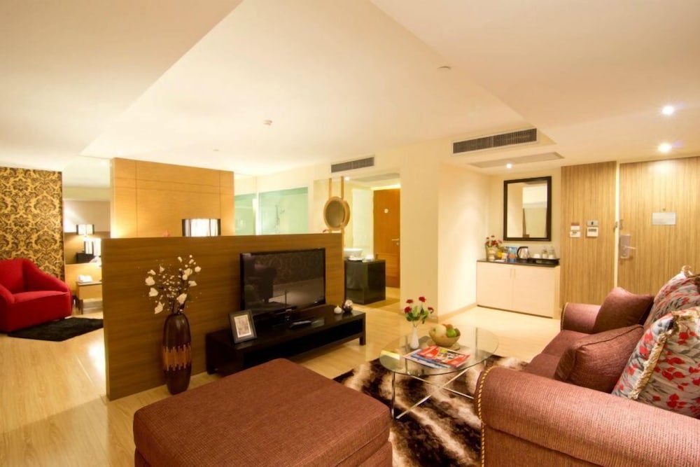 Grand Lord (Boutique) Hotel 33/59