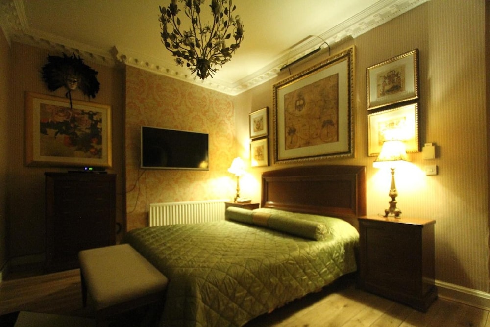 Opulence Centra London Hotel 17/75