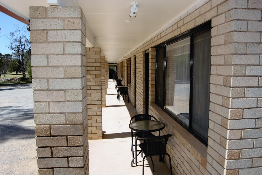 Civic Motor Inn Cowra 70/71