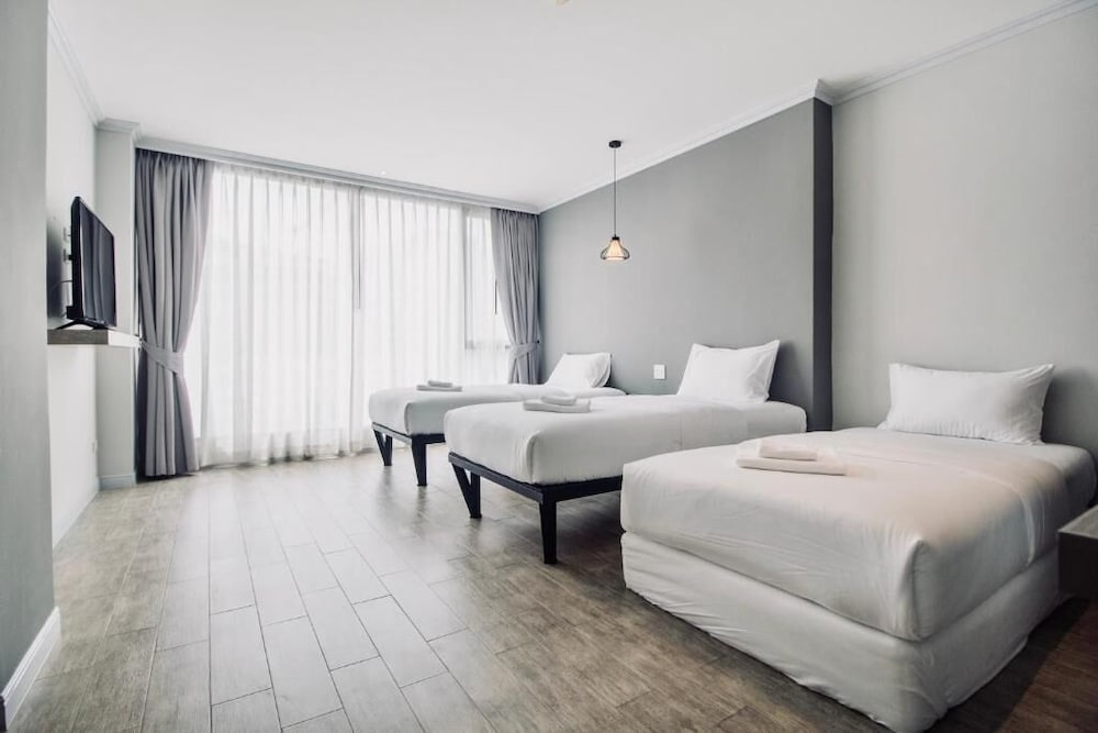 ROOM, TRIPLE