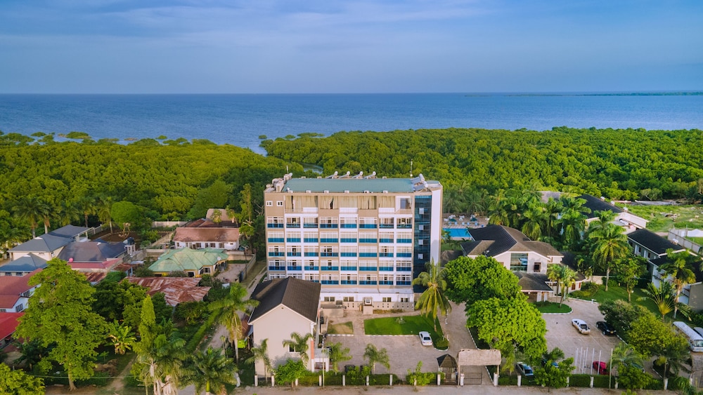 Tanga Beach Resort & Spa 1/50