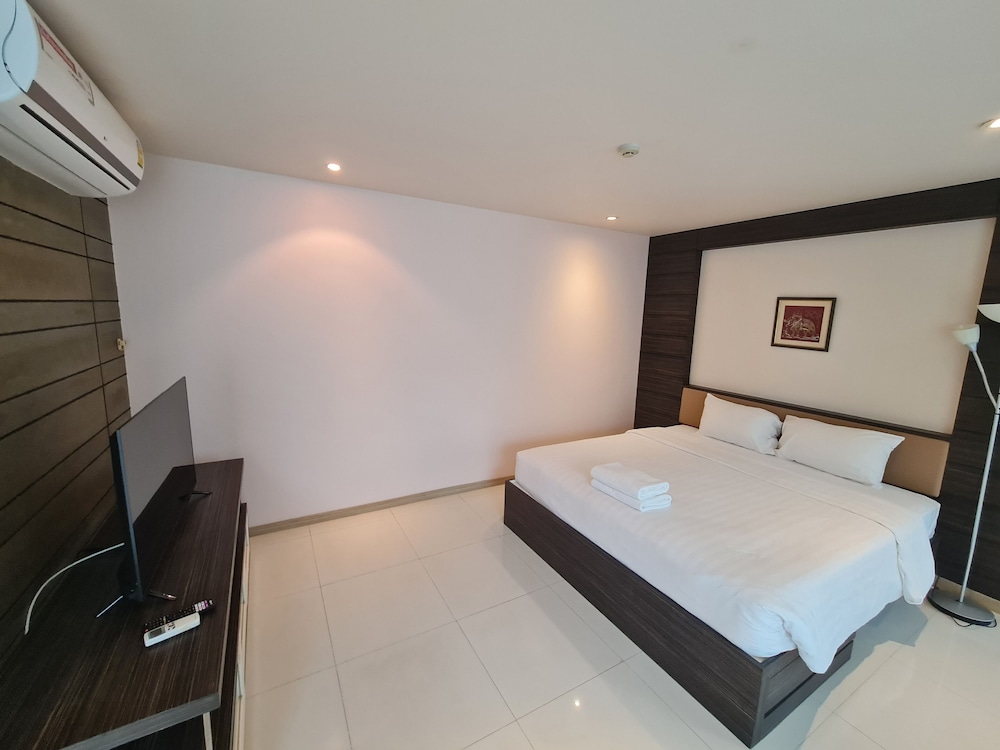 THE BAYCLIFF RESIDENCES 15/50
