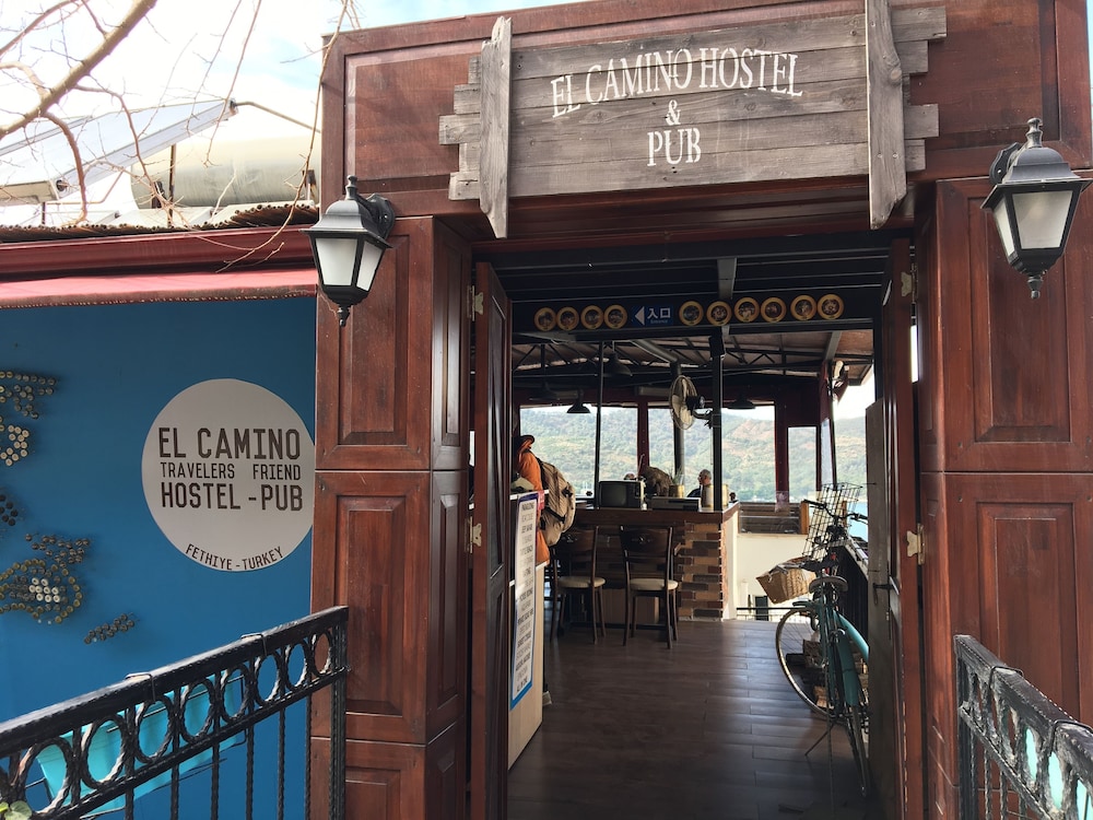 El Camino Hostel & Pub 3/28
