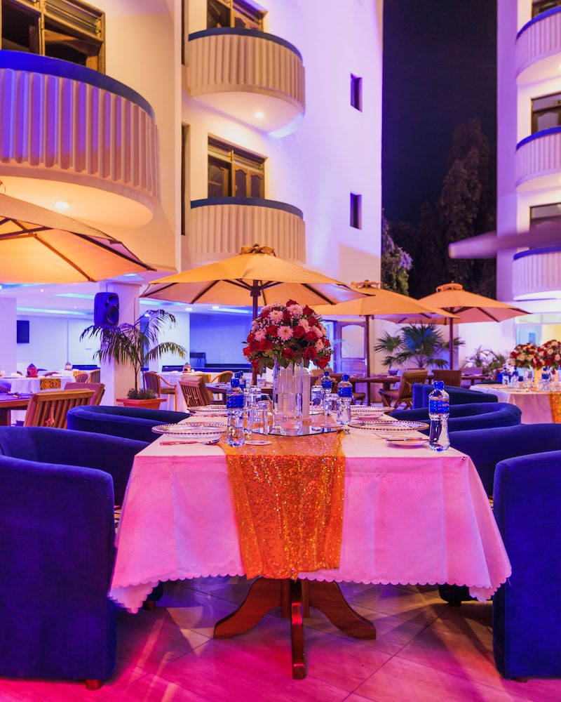 Hotel Sapphire 38/49