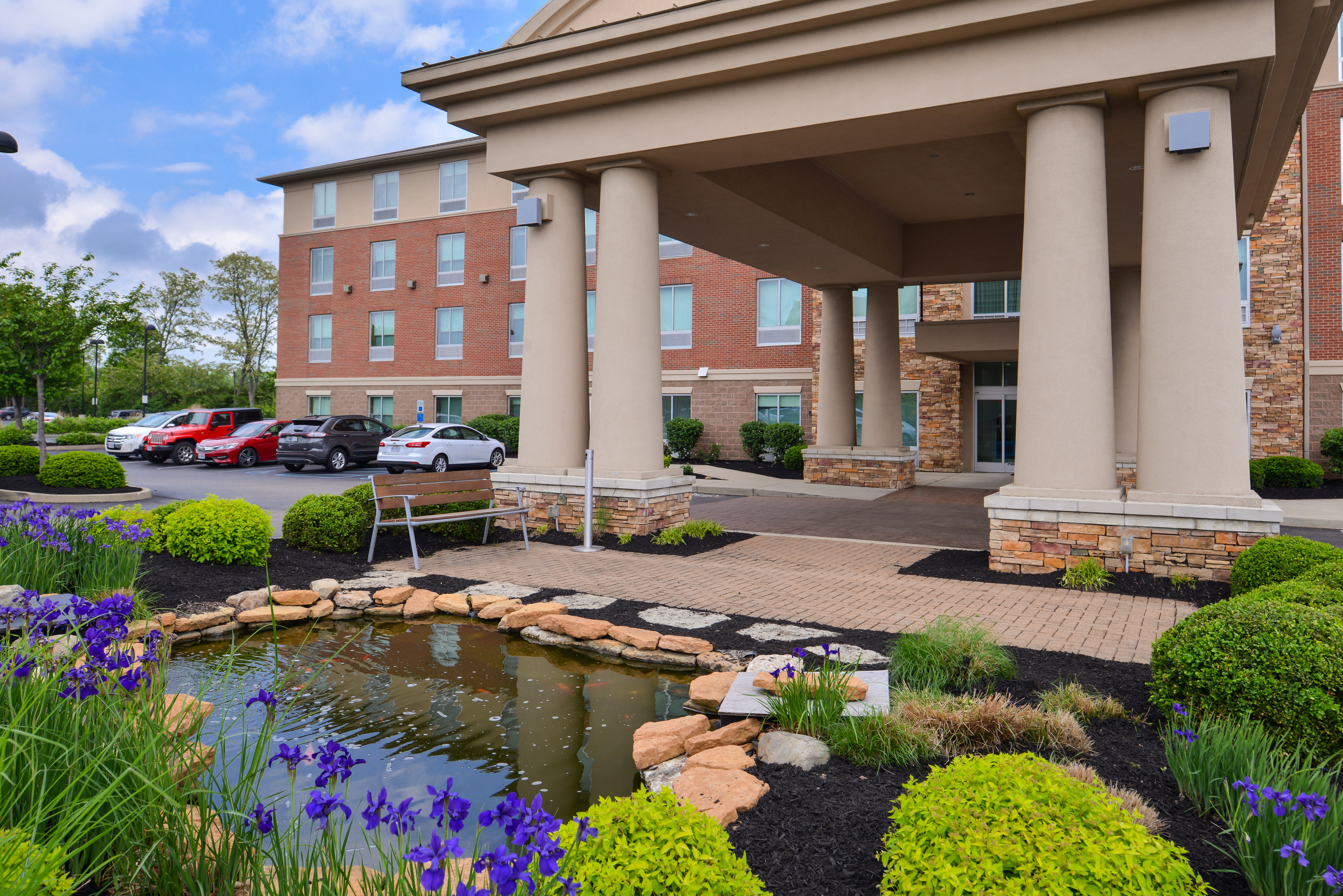 Holiday Inn Express Suites Cincinnati Mason 48/49