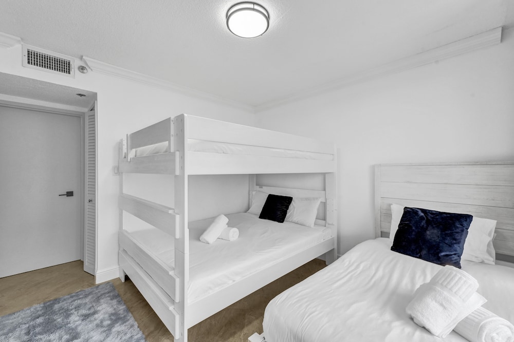 Cozy, Condo, Beach, 1 King and 1 Single Beds, Bunk Bed, Ocean View, Sofa