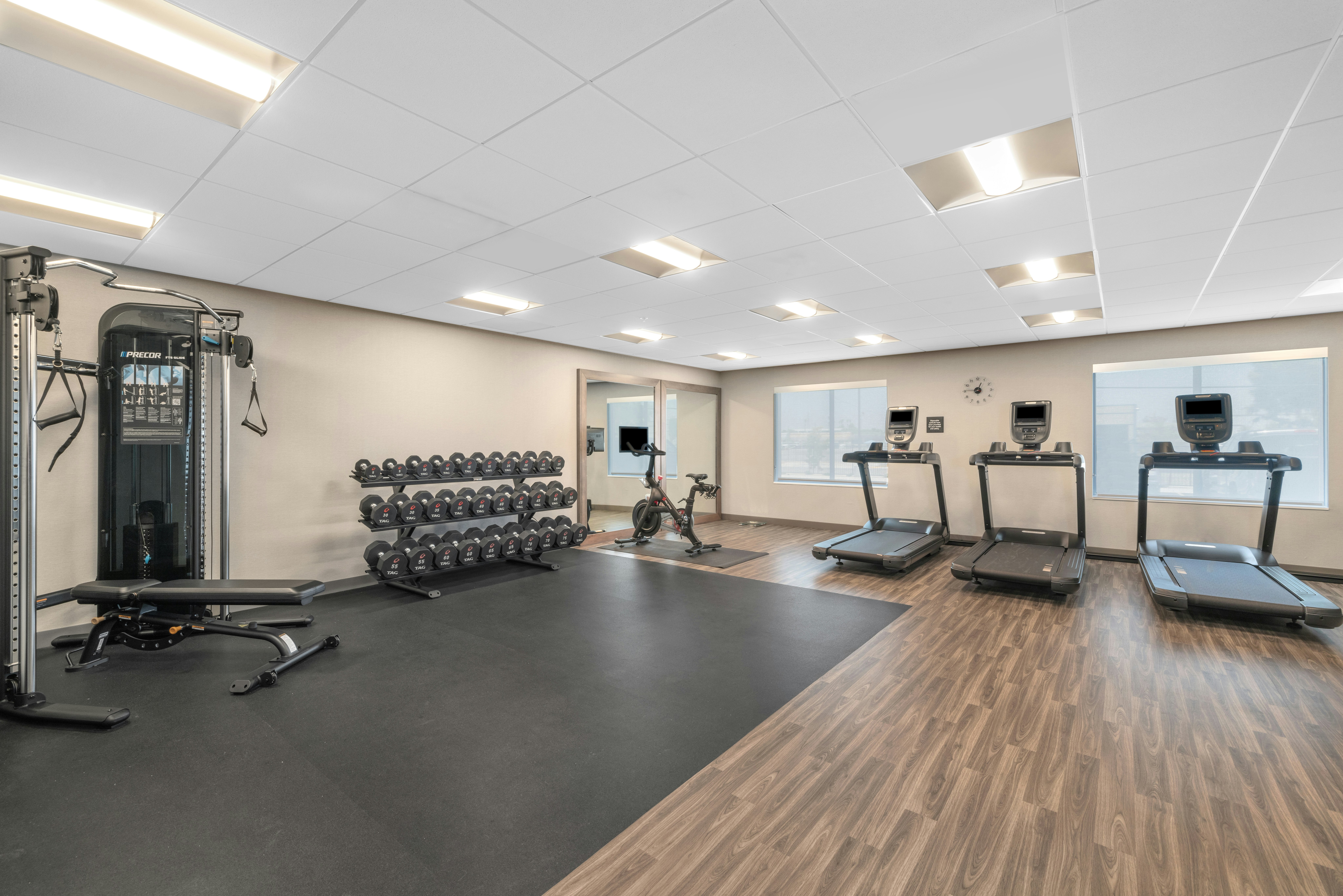 Hampton Inn & Suites Bakersfield Central 16/25