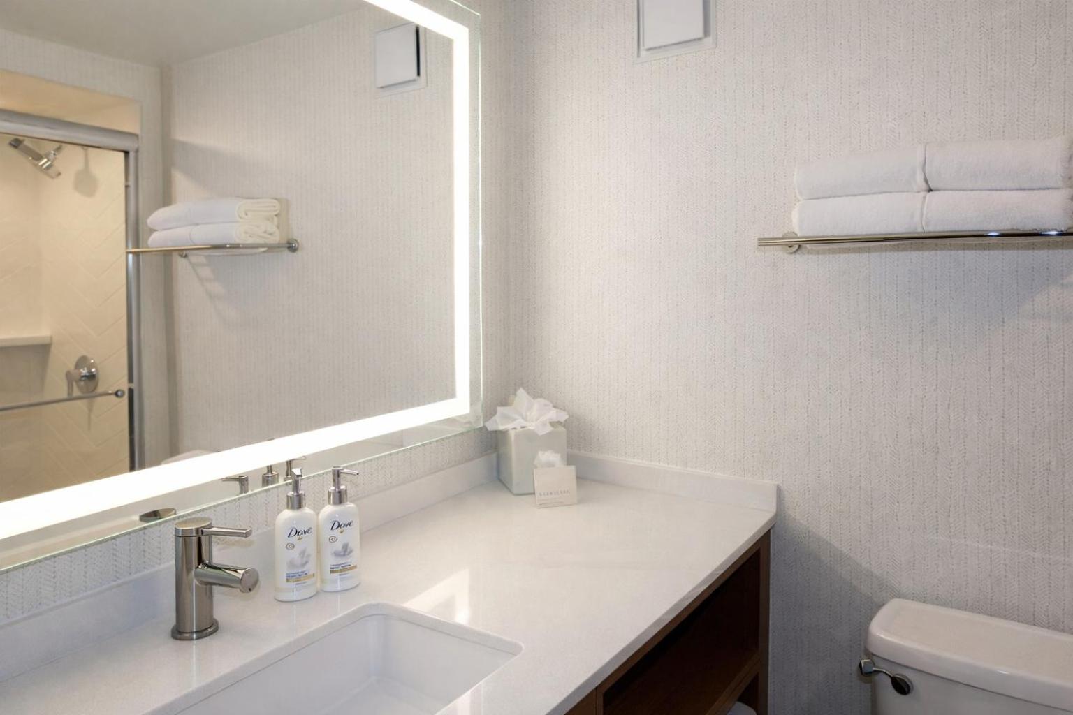 غرفة قياسية بسرير مزدوج، Holiday Inn South Kingstown (Newport Area) 2/2