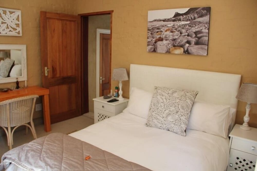 Glenda S Guest Suites 32/50