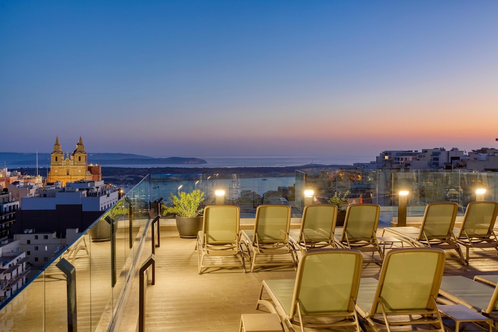 Solana Hotel & Spa 132/136