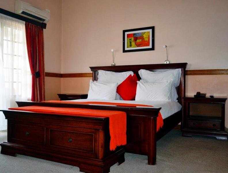 Crown Hotel and Conference Centre 4/30