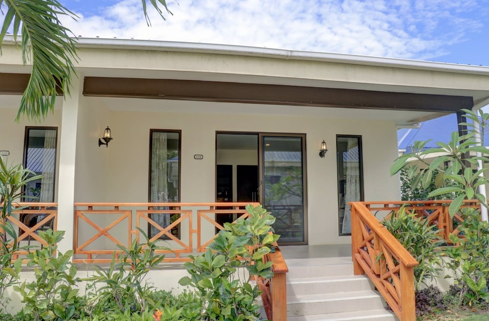Nila Beach Resort Fiji 1/32