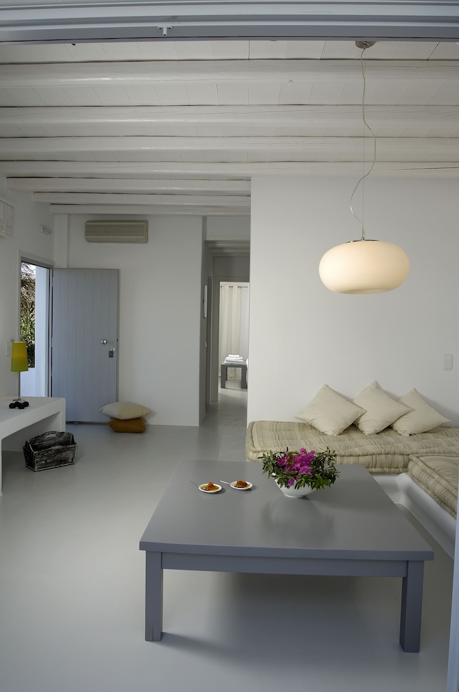 Kapetan Tasos Suites 36/60