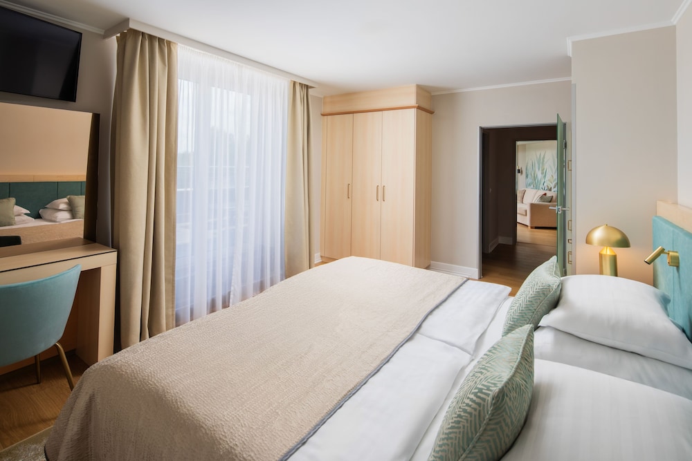 1 Bedroom, Junior Suite, Studio, King Bed, Sofa, Hot Tub