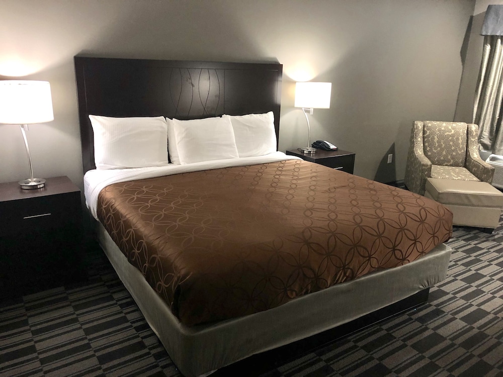 DELUXE, KING BED