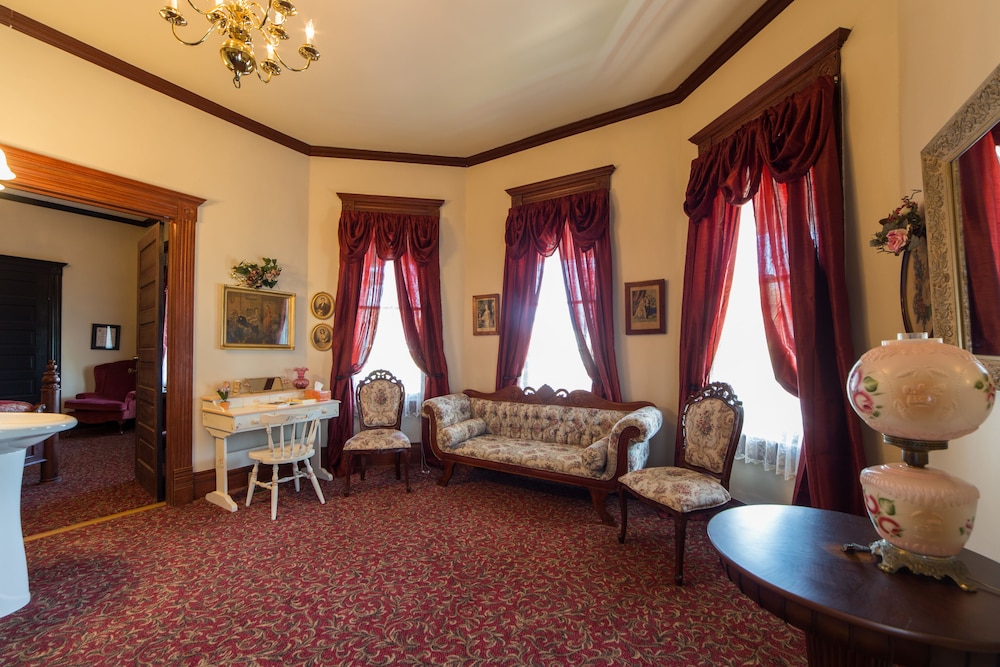 Grand Victorian Inn 17/32