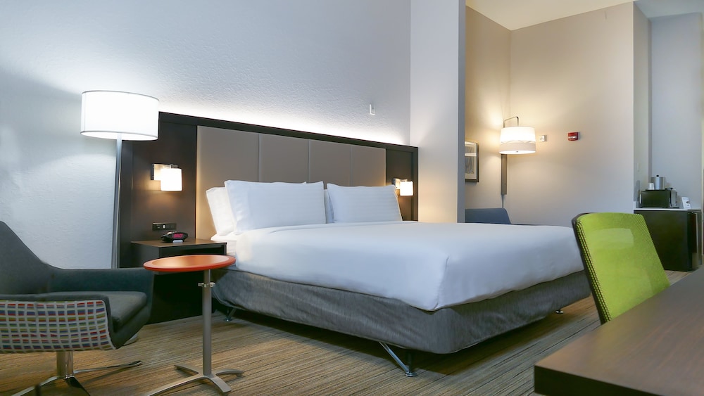Holiday Inn Express and Suites St. Petersburg North (I-275), an IHG Hotel 20/58