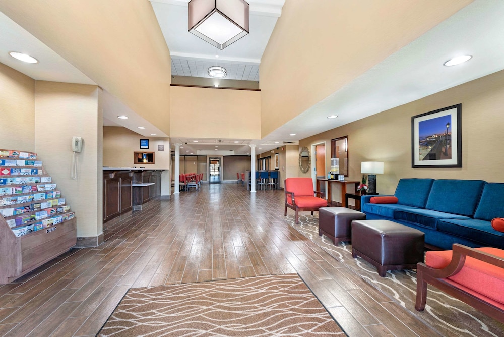 Comfort Inn Fremont, IN 25/39