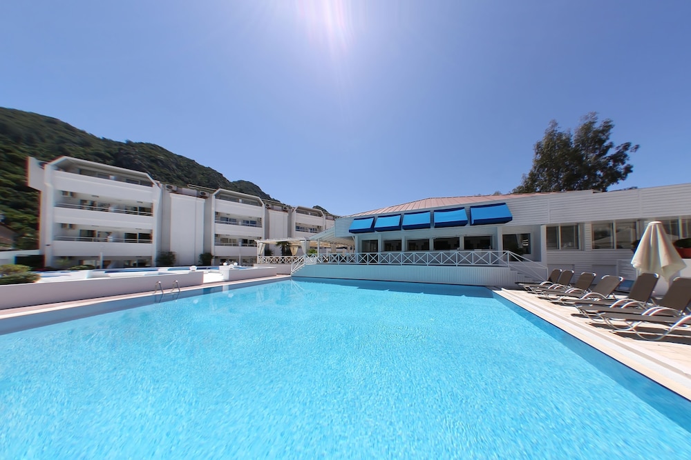 Club Munamar Beach Resort 22/24