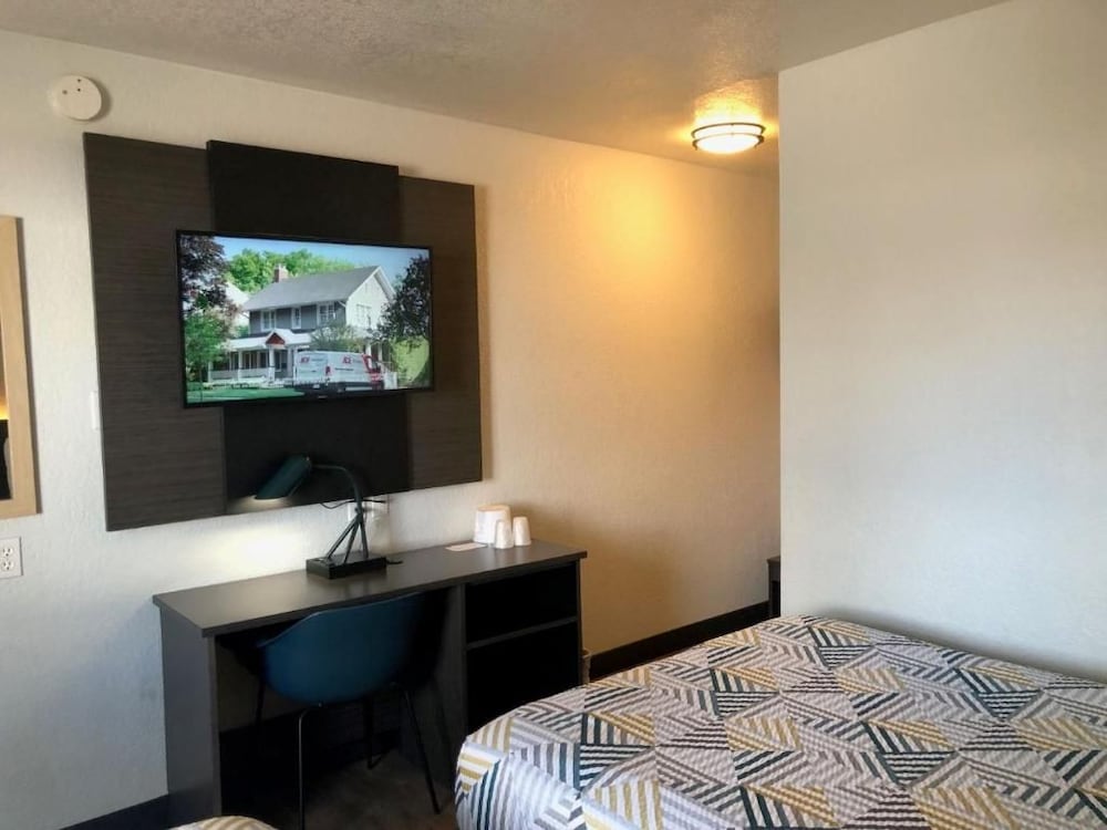 Motel6 Nogales, AZ - Mariposa Road 17/31