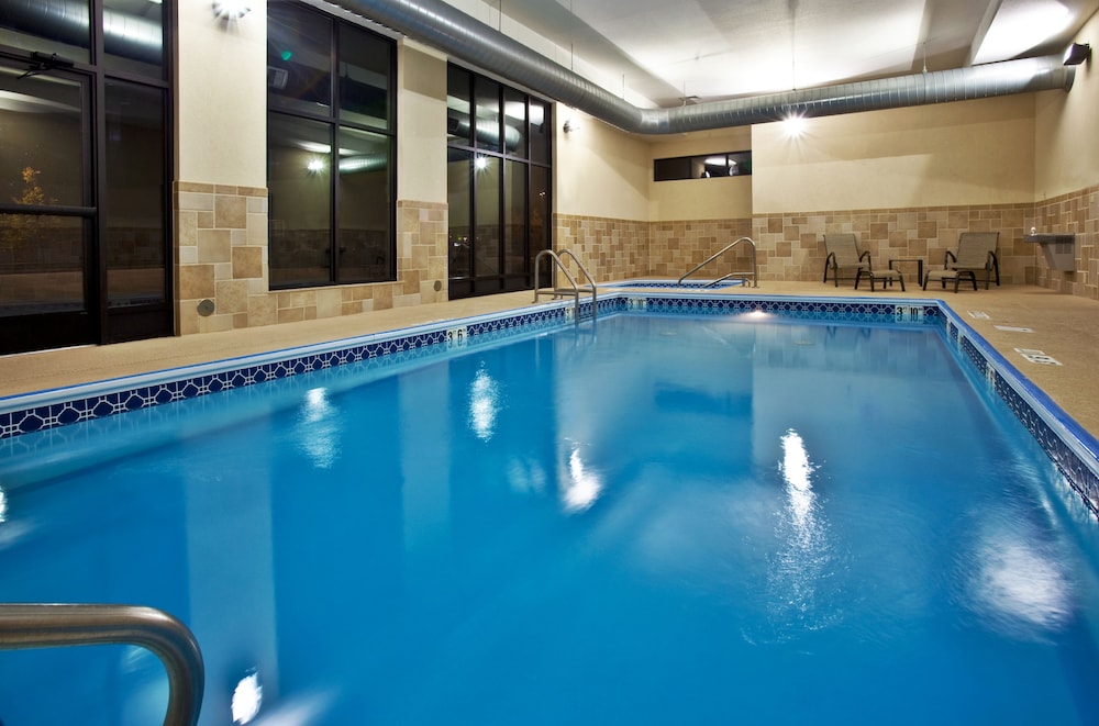 Holiday Inn Quincy, an IHG Hotel 7/75