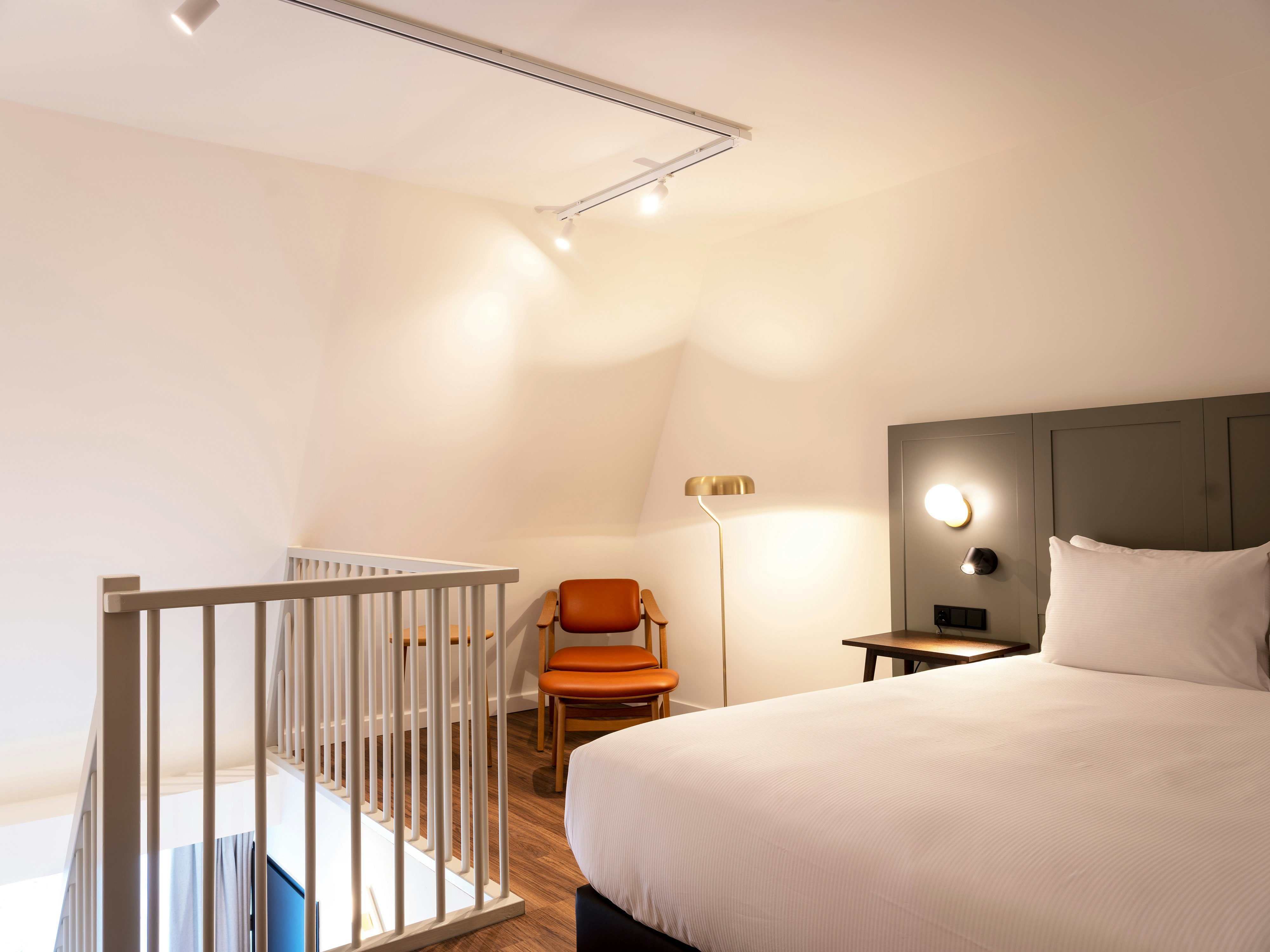 DUPLEX, KING BED