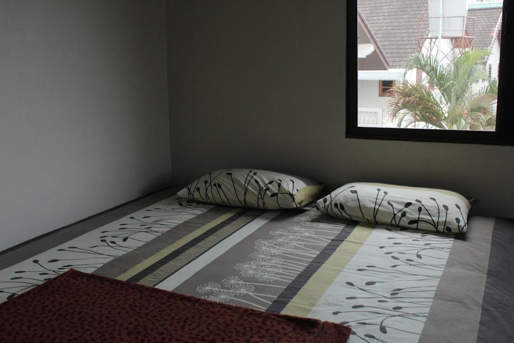 Saeng Chan Apartment 10/22