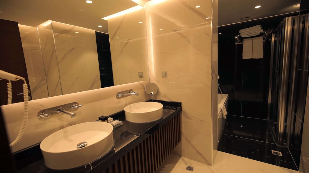 Suite, Murphy Bed