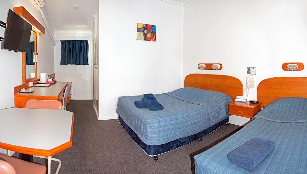 REST POINT MOTOR INN 31/58