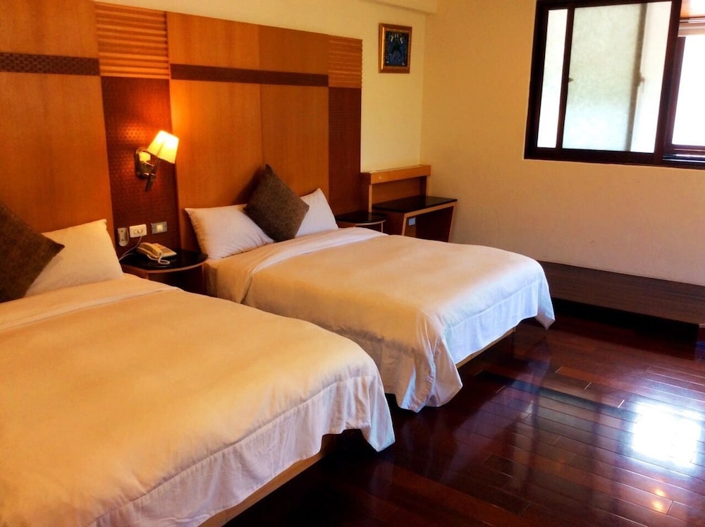 Ming Lu Holiday Hotel 11/50
