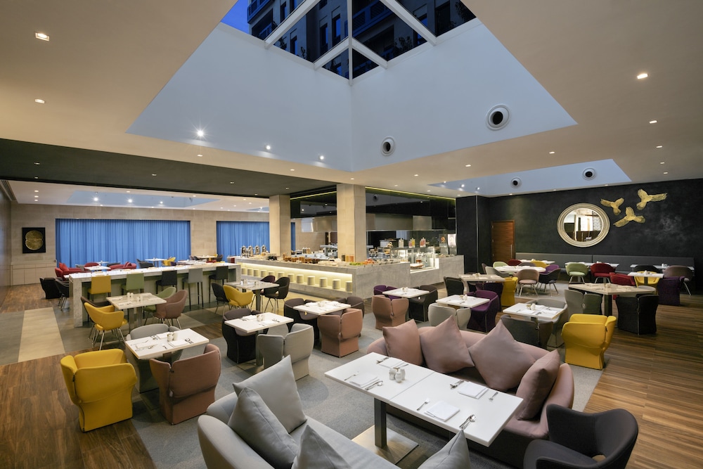 Hyatt Place Dubai Wasl District Residences 40/63