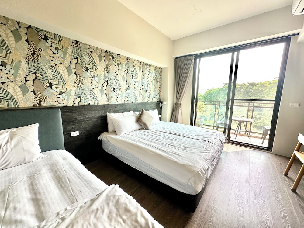 1 BEDROOM, ELITE, TRIPLE, MOUNTAIN VIEW, BALCONY