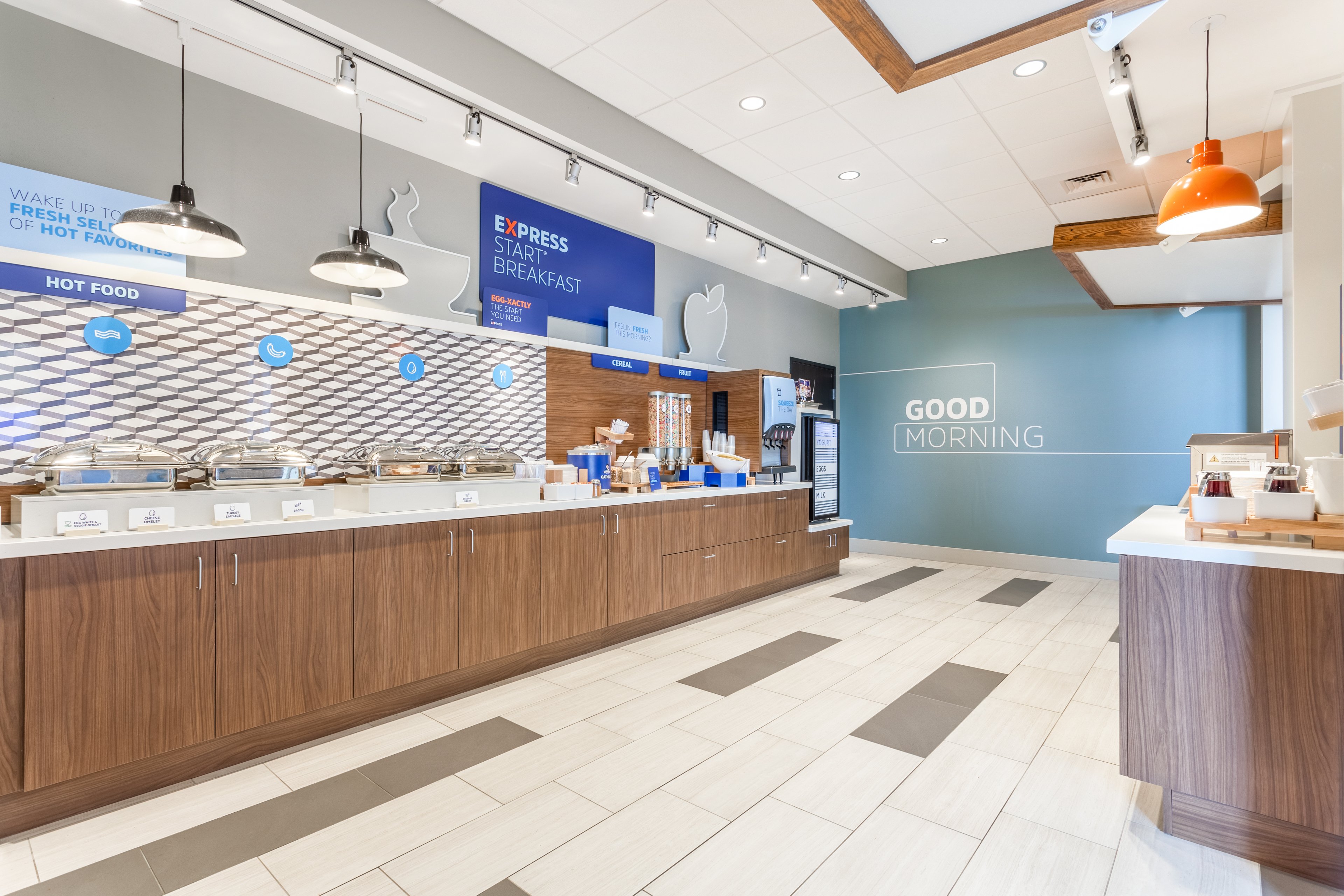Holiday Inn Express & Suites Ottawa 9/50