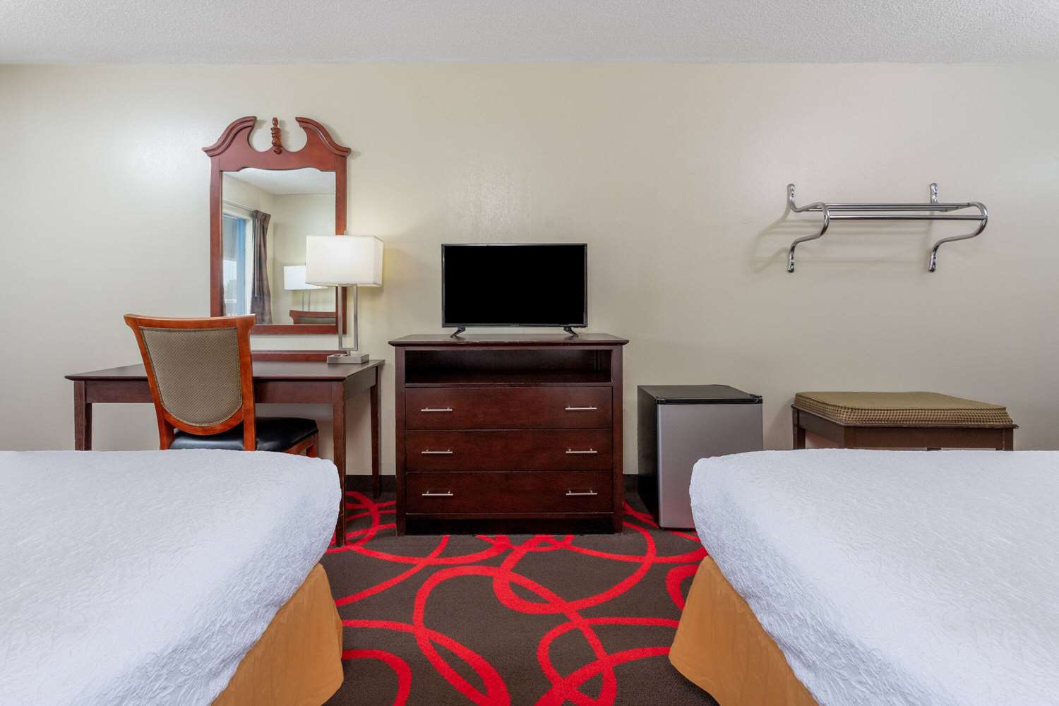 Travelodge by Wyndham Richmond IN 18/24