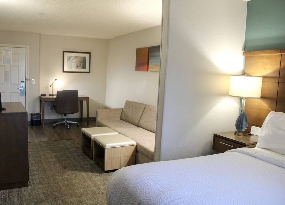 Studio, Suite, Queen Bed, Kitchen