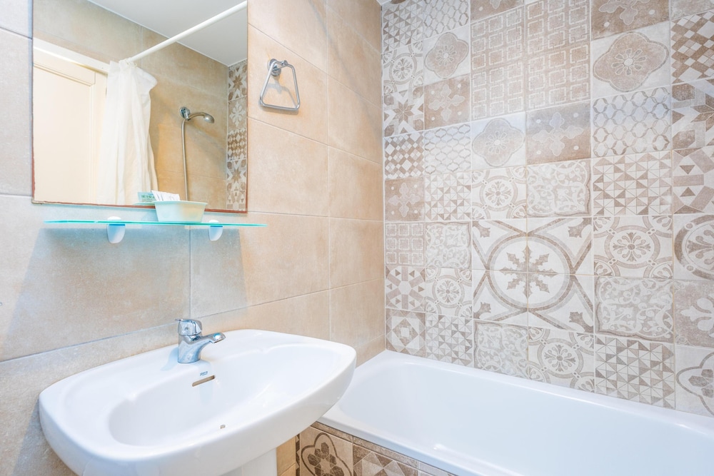 Antares Hotel 48/51