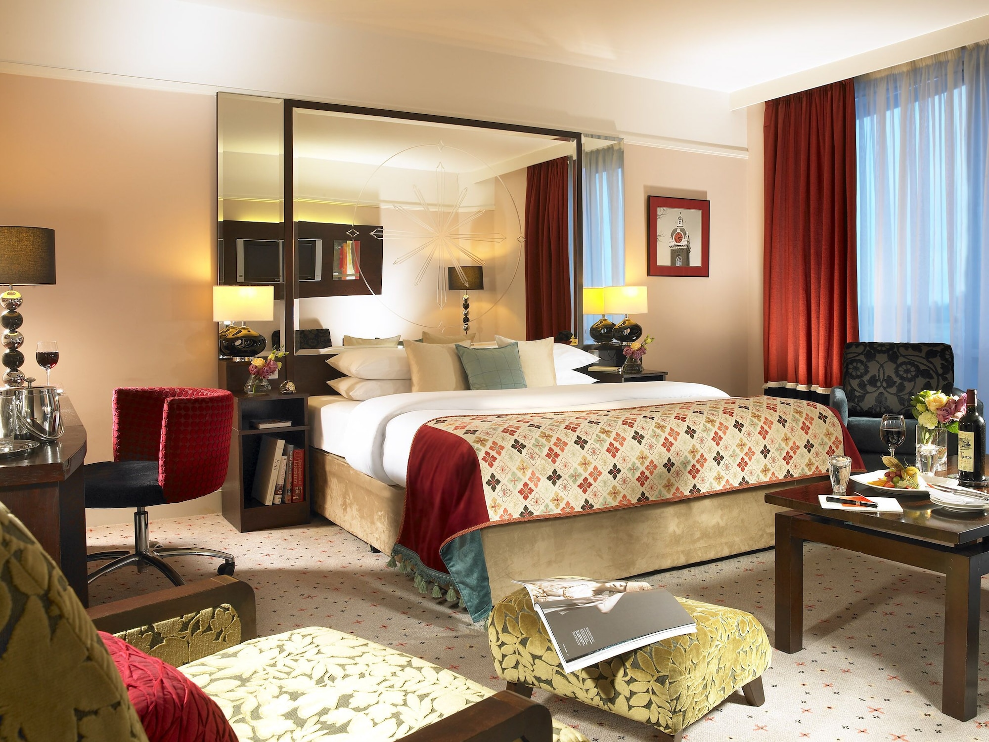 EXECUTIVE, KING BED