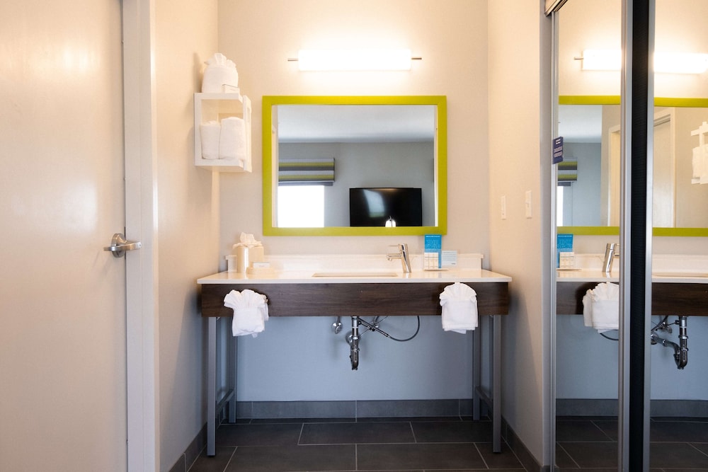 Hampton Inn And Suites Dallas Lewisville Vista Ridge Mall 36/71