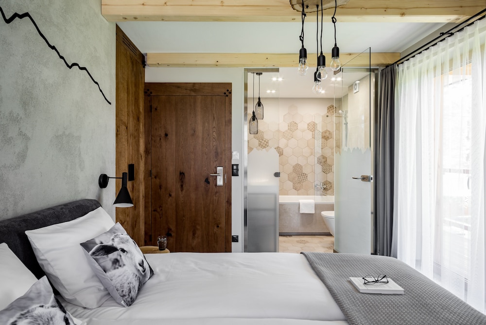 1 BEDROOM, PREMIUM, DOUBLE BED, BALCONY