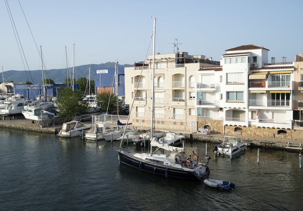 P And V Empuriabrava Marina 21/45