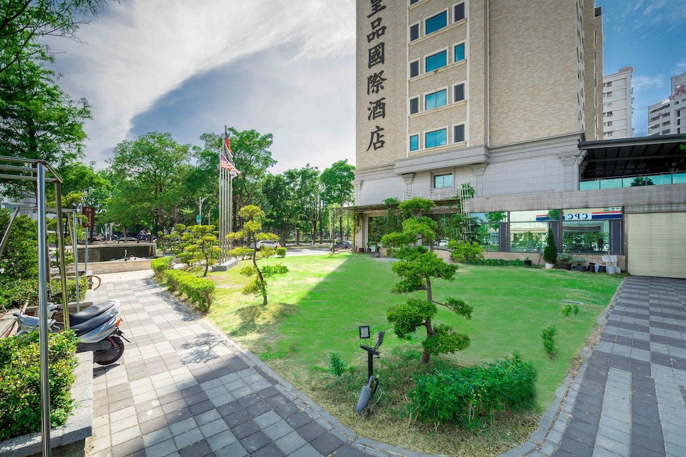 Royal Chiayi Hotel 63/66