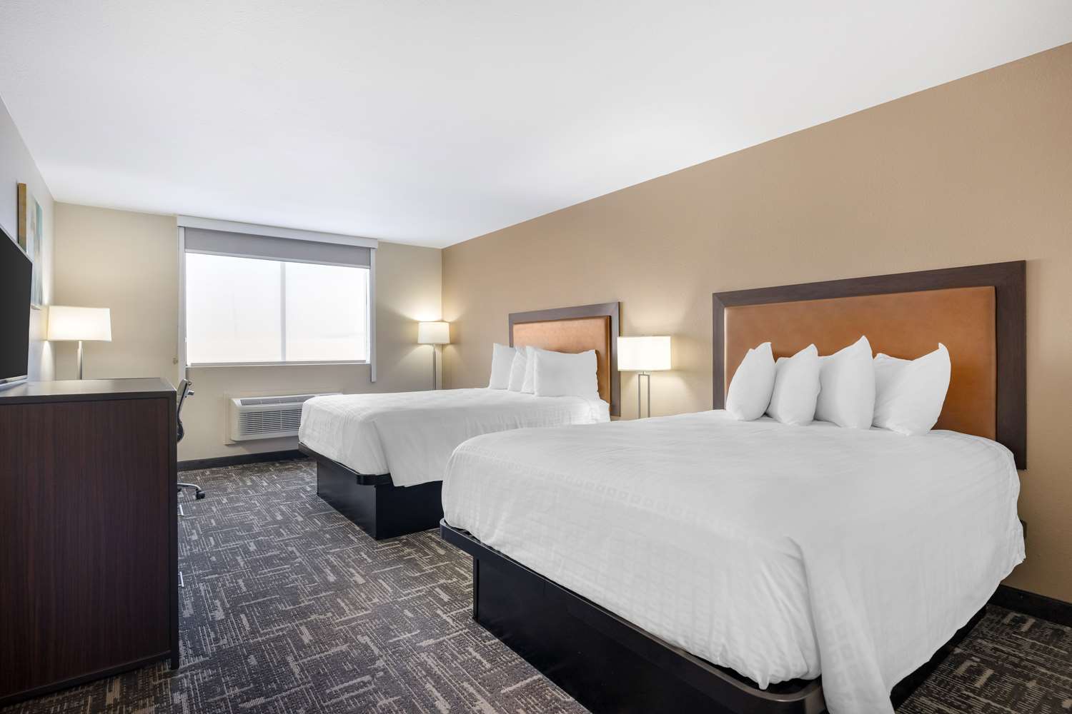 غرفة بسريرين كوين للمدخنين، Best Western Post Inn 2/3